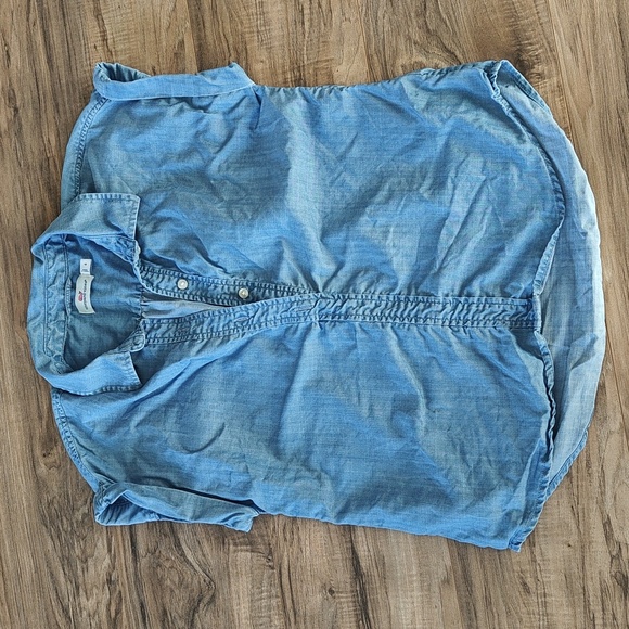 Vineyard Vines Tops - Like new Vineyard Vines denim look popover blouse